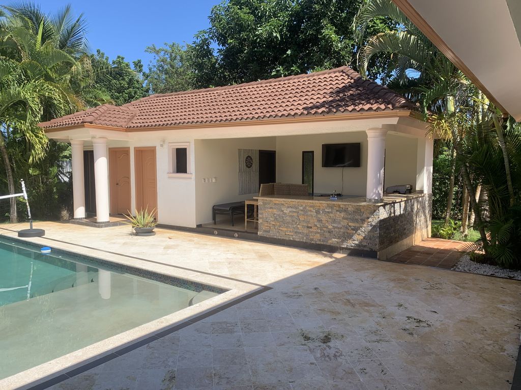 Property photo 2 of 11