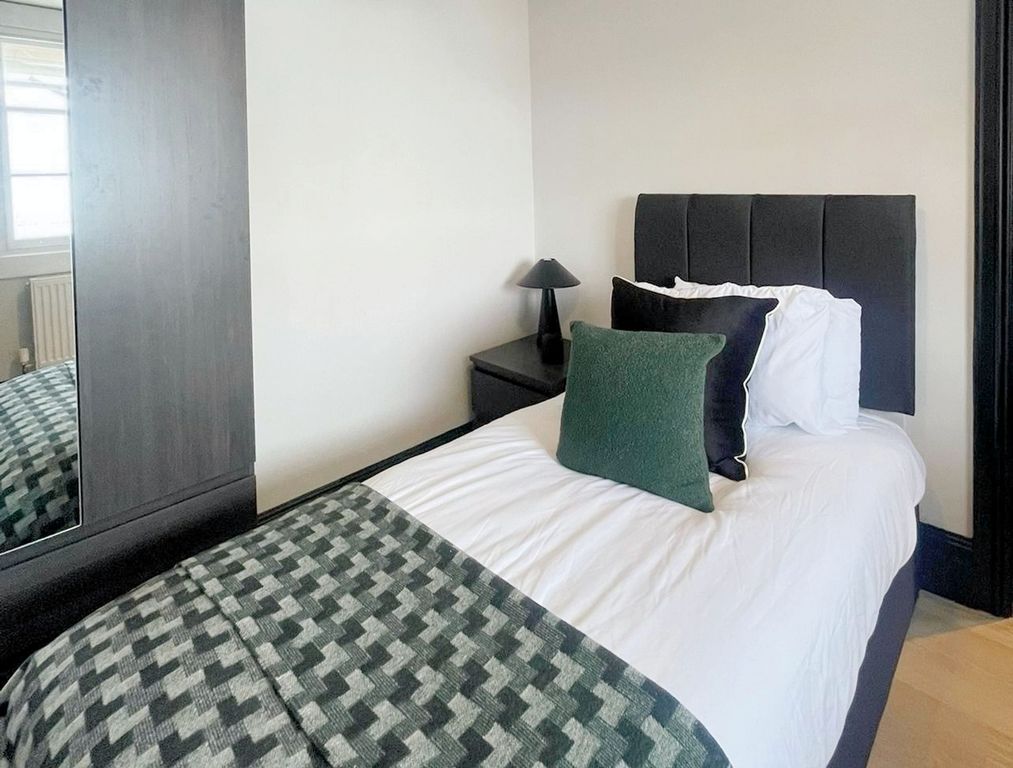 Property photo 2 of 10 Photo 3