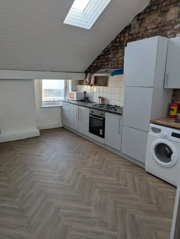 Property photo 2 of 6 Kitchen