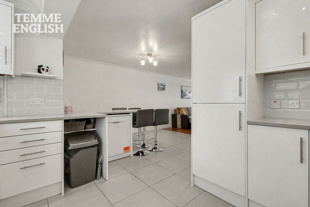 Property photo 3 of 33