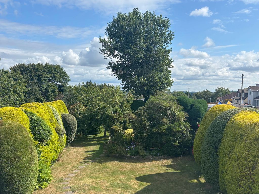 Property photo 2 of 50