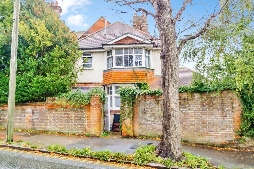 Property photo 1 of 24