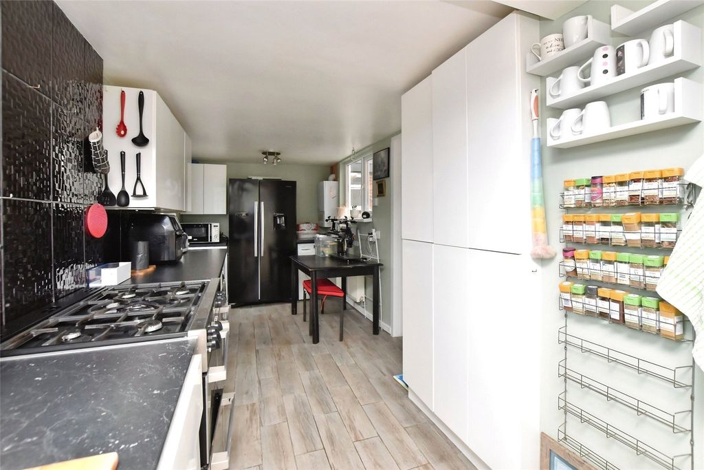 Property photo 2 of 21 Kitchen