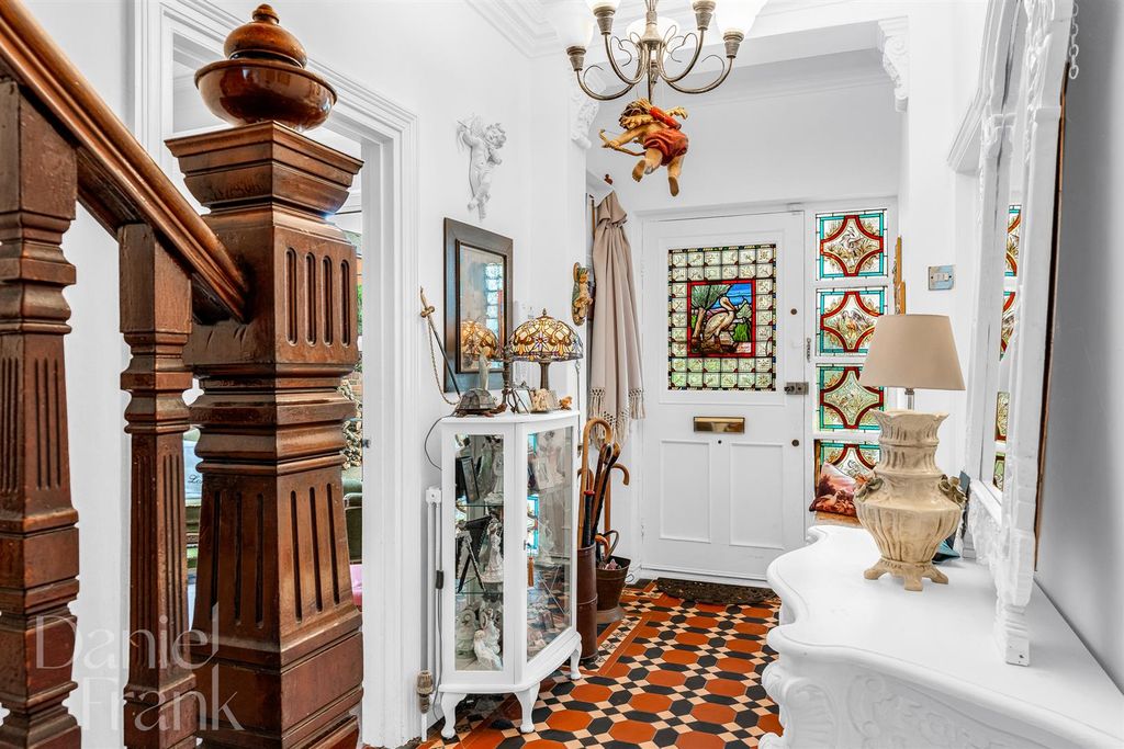 Property photo 3 of 43