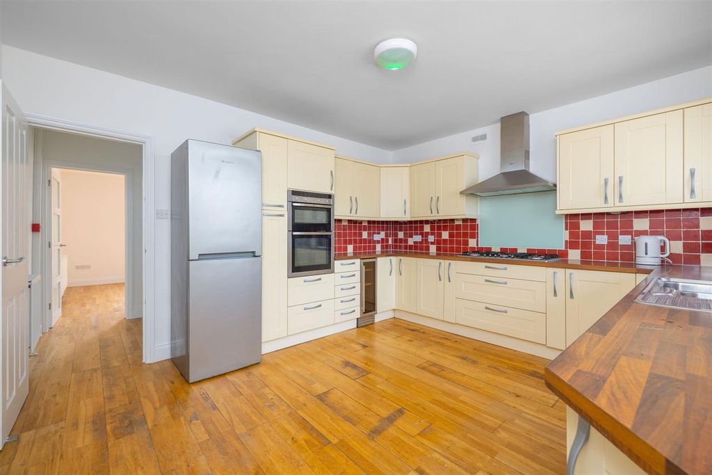 Property photo 2 of 14 Kitchen