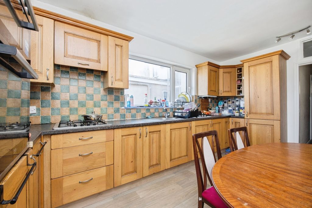 Property photo 3 of 12 Pbox-Img.Jpg