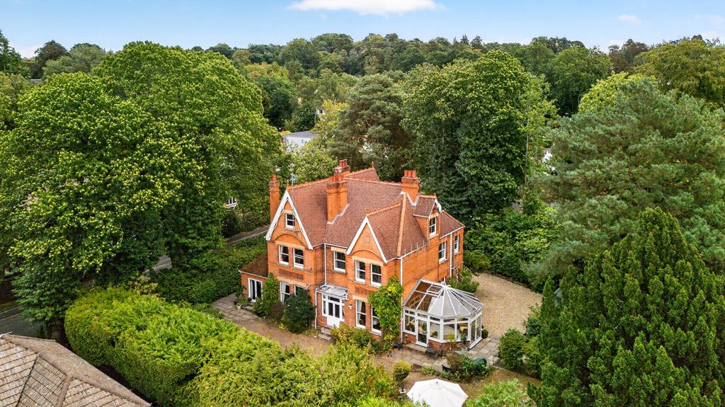 Property photo 1 of 32
