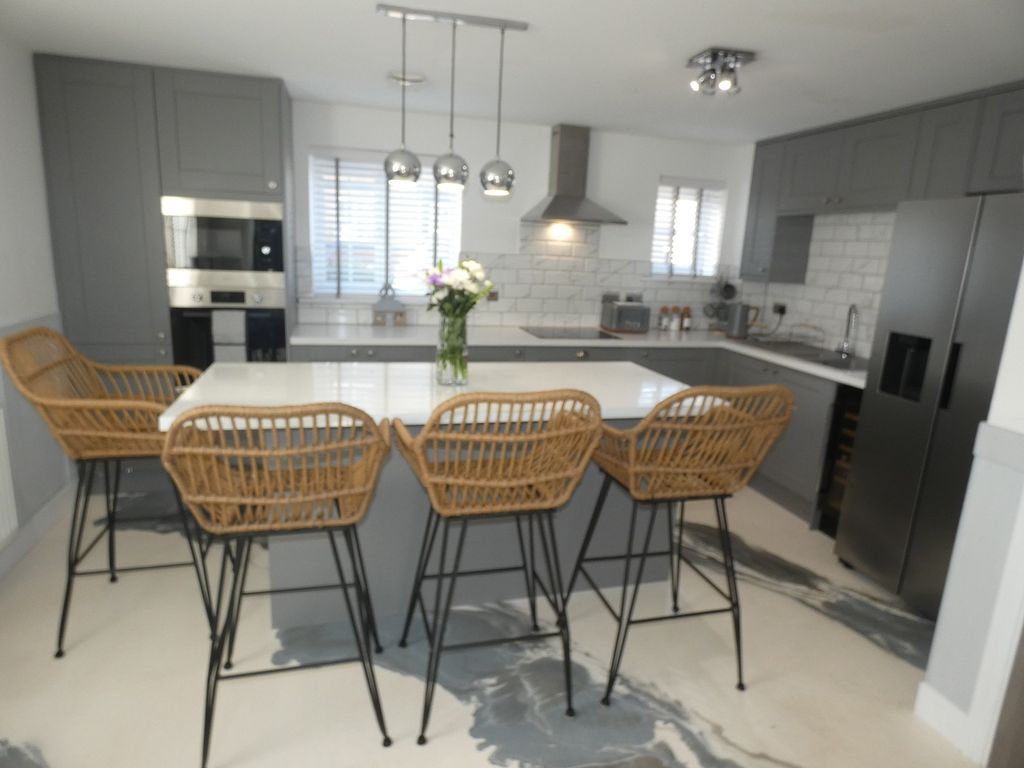 Property photo 3 of 20 Kitchen