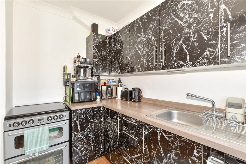 Property photo 1 of 11 Kitchen
