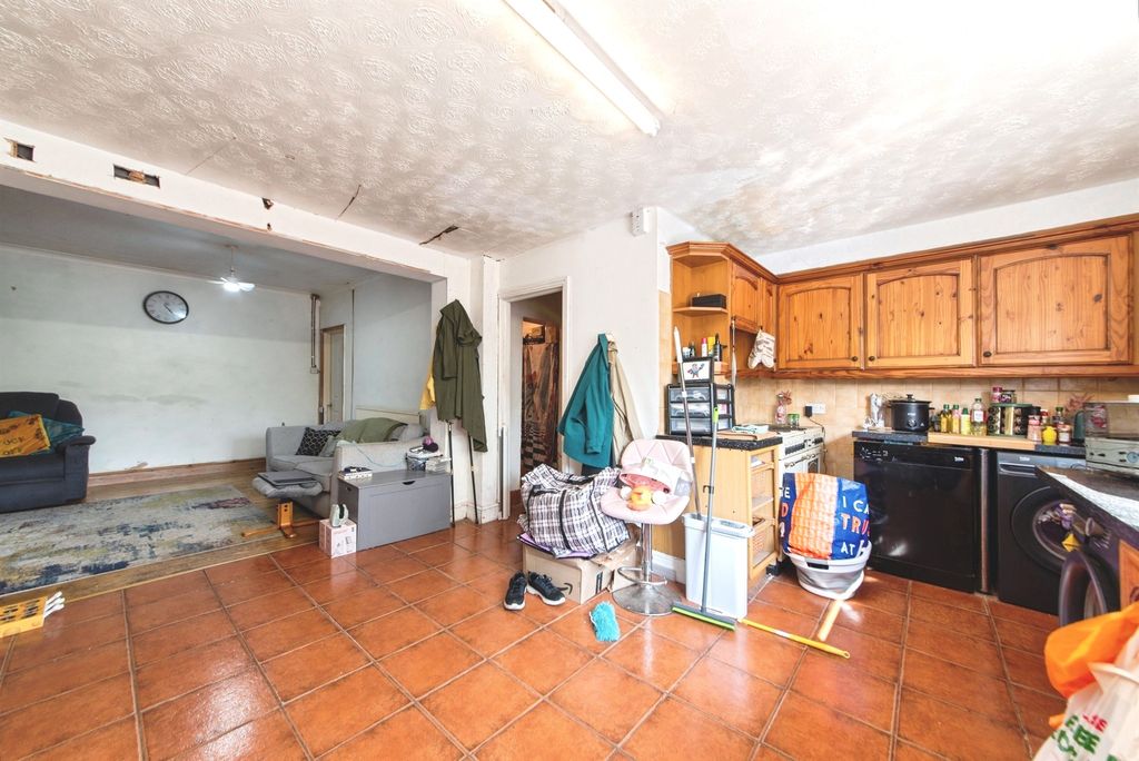 Property photo 3 of 25