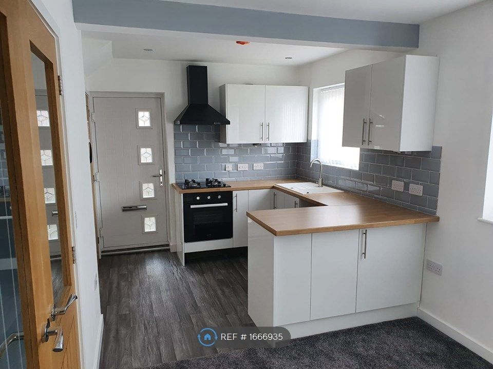 Property photo 1 of 17 Kitchen