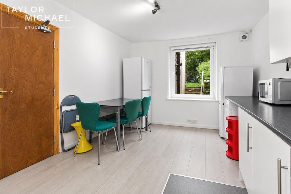 Property photo 3 of 21 Kitchen