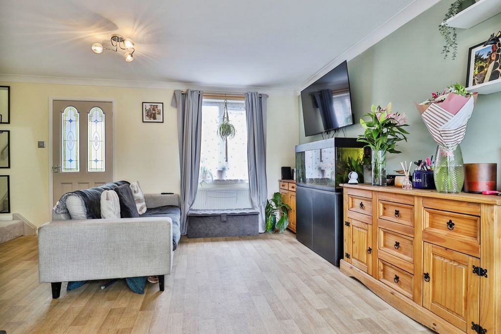 Property photo 3 of 19 Pbox-Img.Jpg