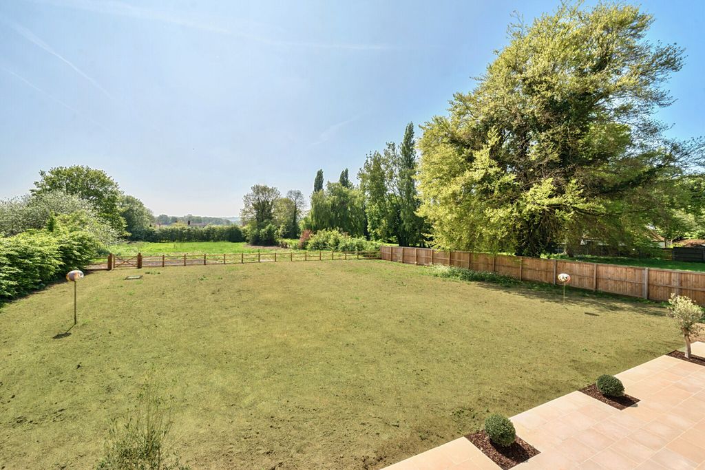 Property photo 3 of 31 Garden