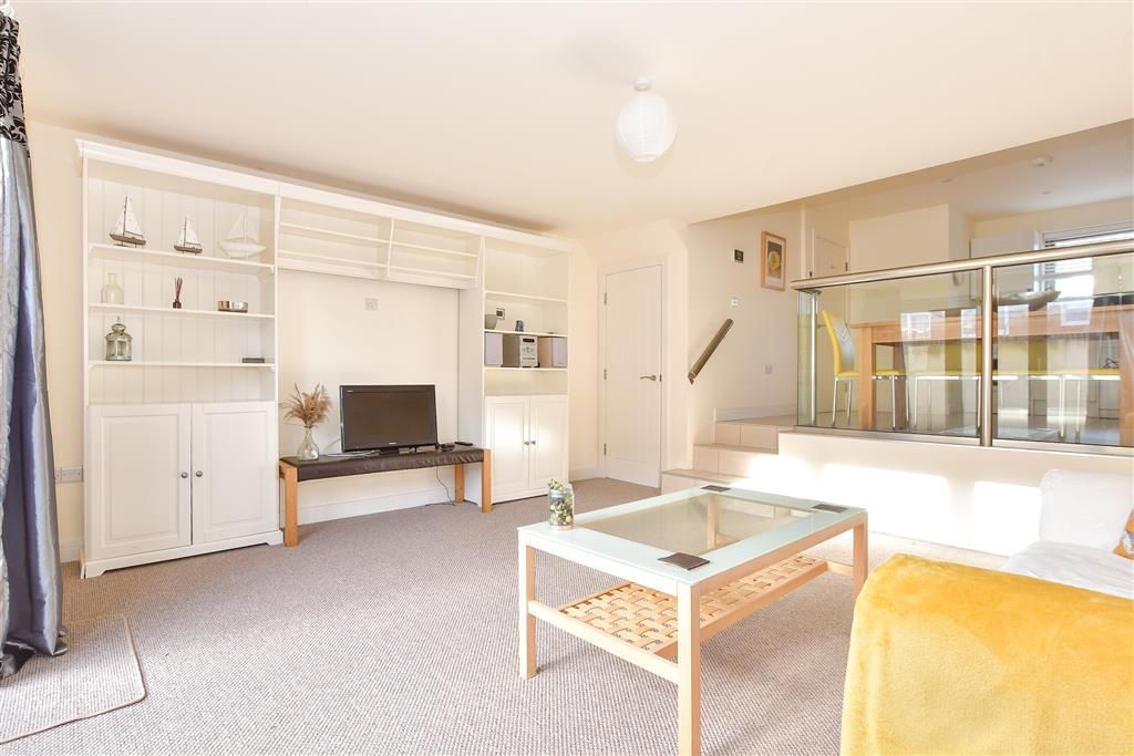 Property photo 1 of 11 Lounge