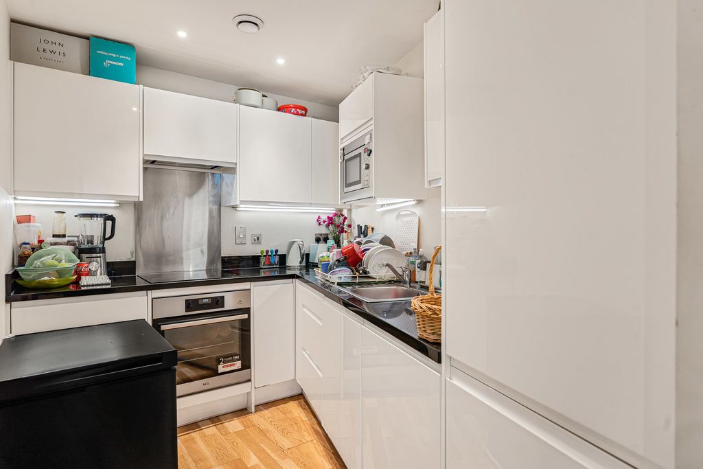 Property photo 3 of 22 Kitchen