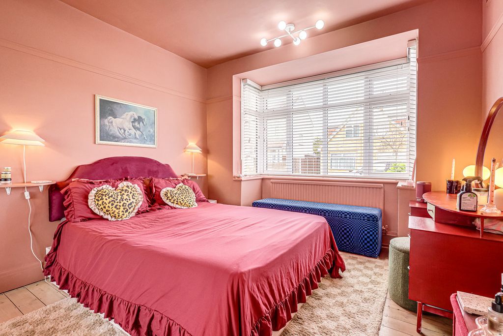 Property photo 2 of 24