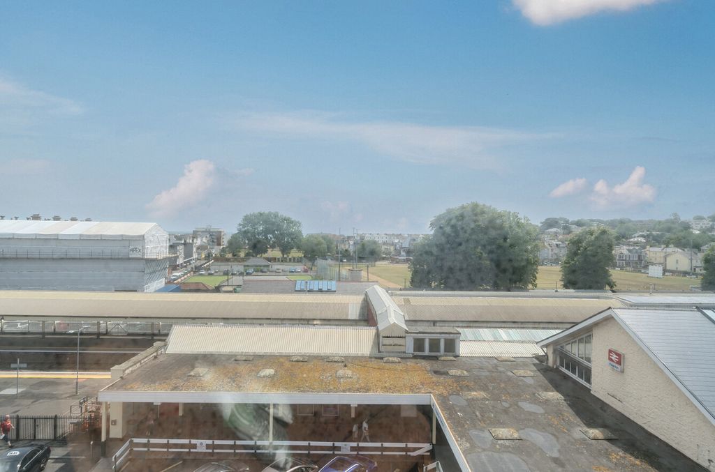 Property photo 2 of 17 2 - 1325564-13-6874Eb...