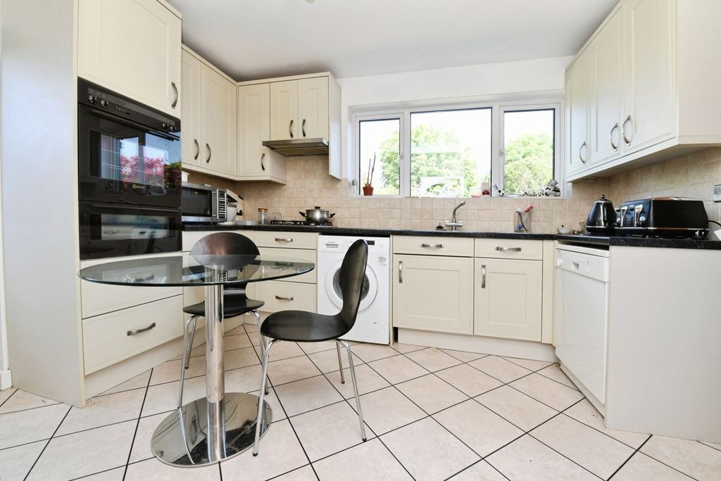 Property photo 2 of 20 Kitchen