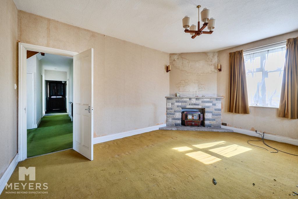 Property photo 3 of 49