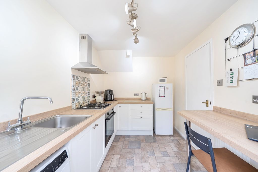 Property photo 3 of 17 7 Jayne Kitchen3