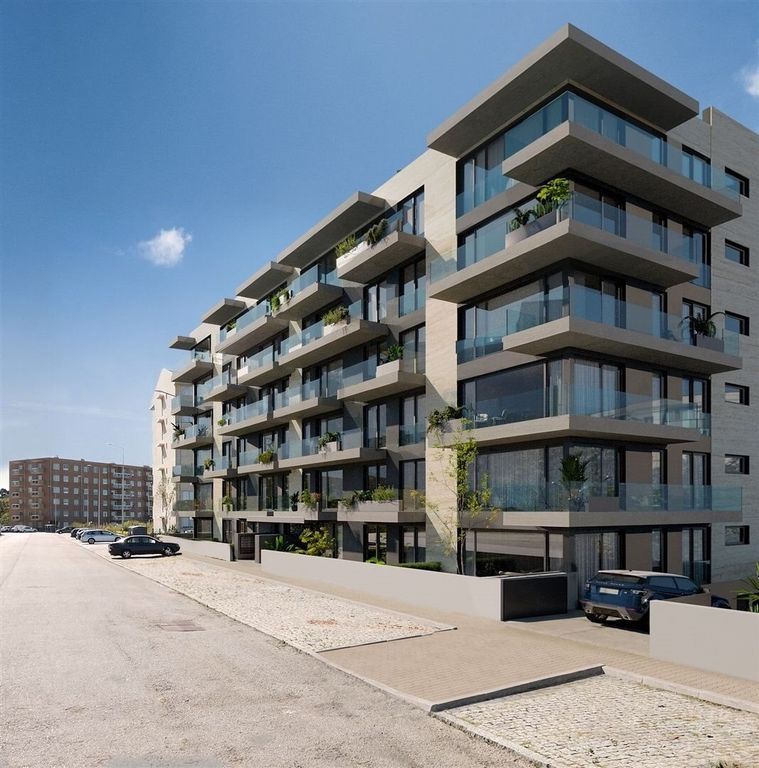 Property photo 1 of 19 T3 For Sale In Santa Marinha With Balconie