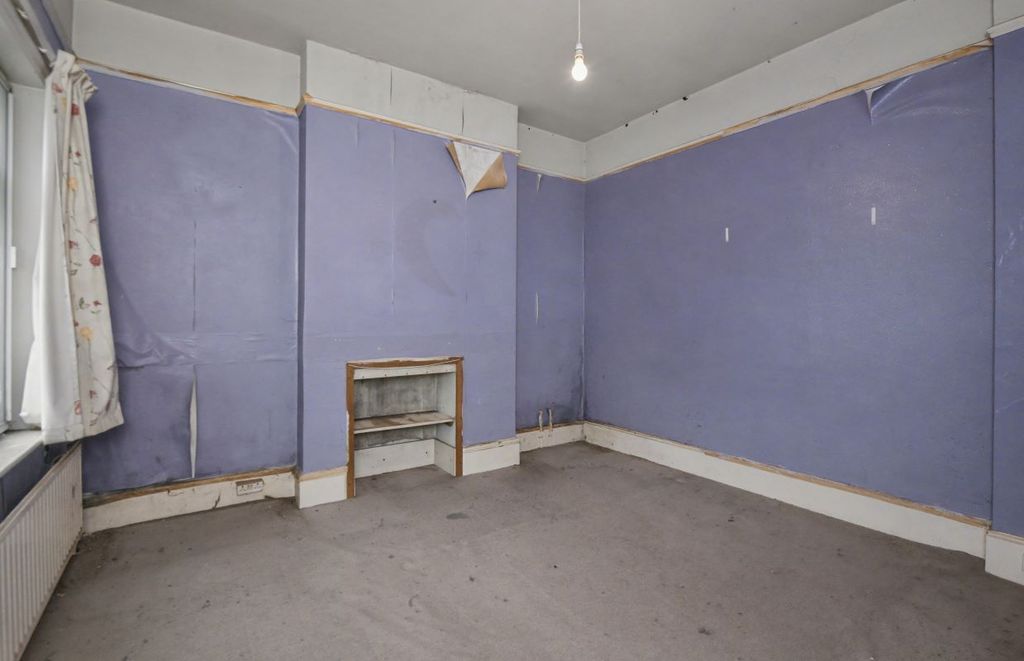 Property photo 2 of 23