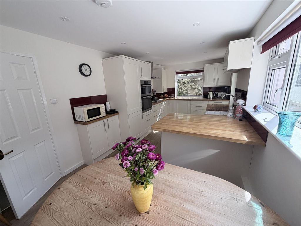 Property photo 2 of 17 Kitchen/ Diner