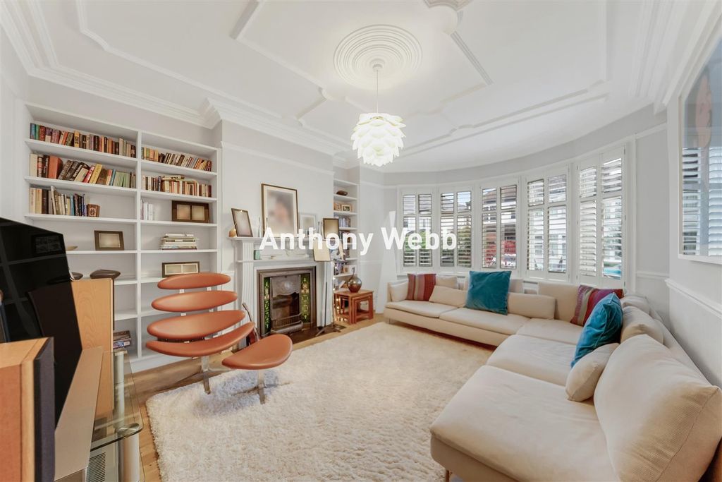 Property photo 2 of 24 Front Reception