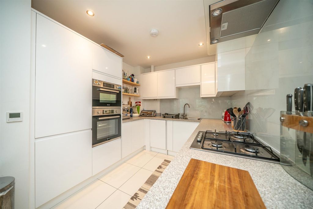 Property photo 3 of 28 8-Priory-Court-1008.Jpg