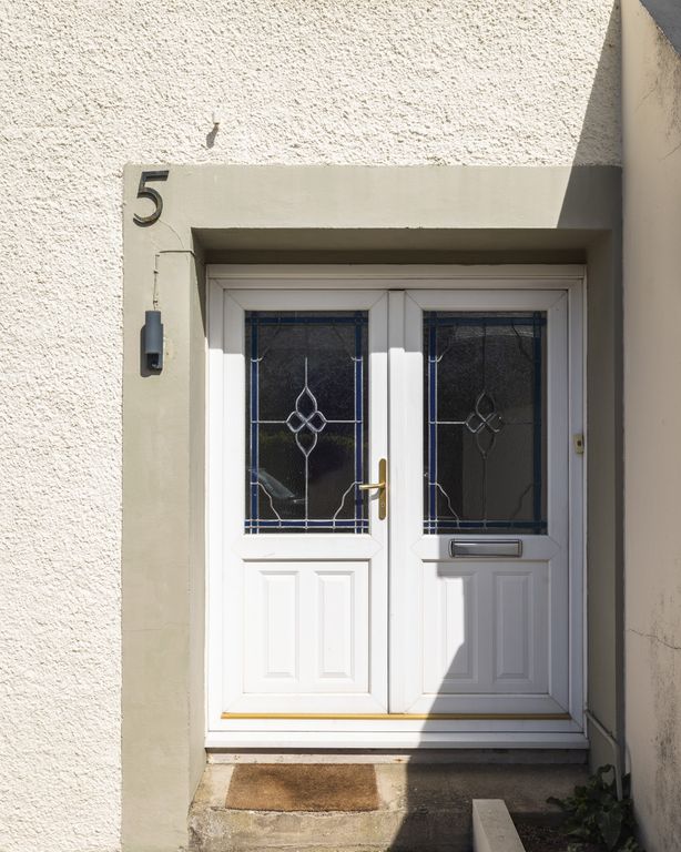 Property photo 2 of 20