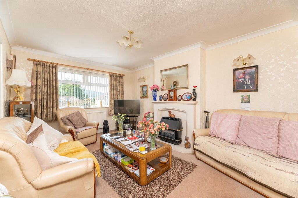 Property photo 3 of 18 Sitting Room