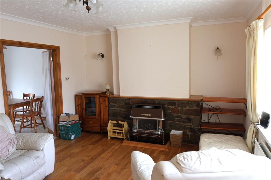 Property photo 3 of 11 Lounge