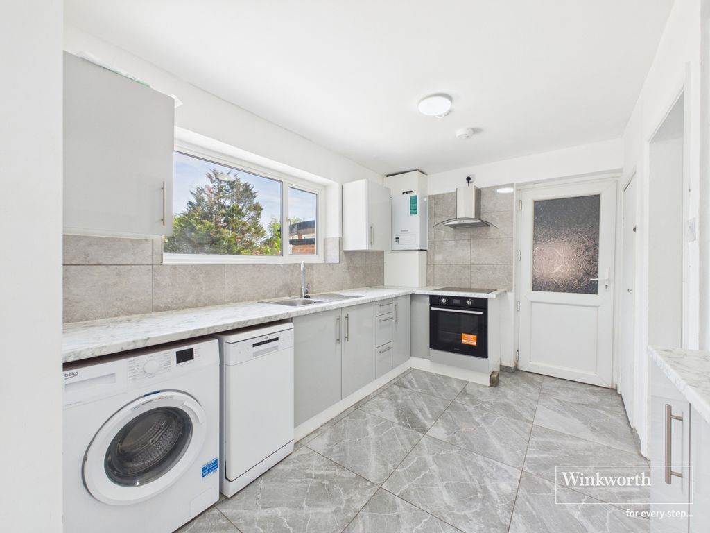 Property photo 3 of 12 Kitchen