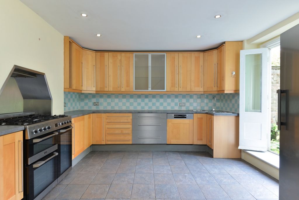 Property photo 2 of 19 3477006