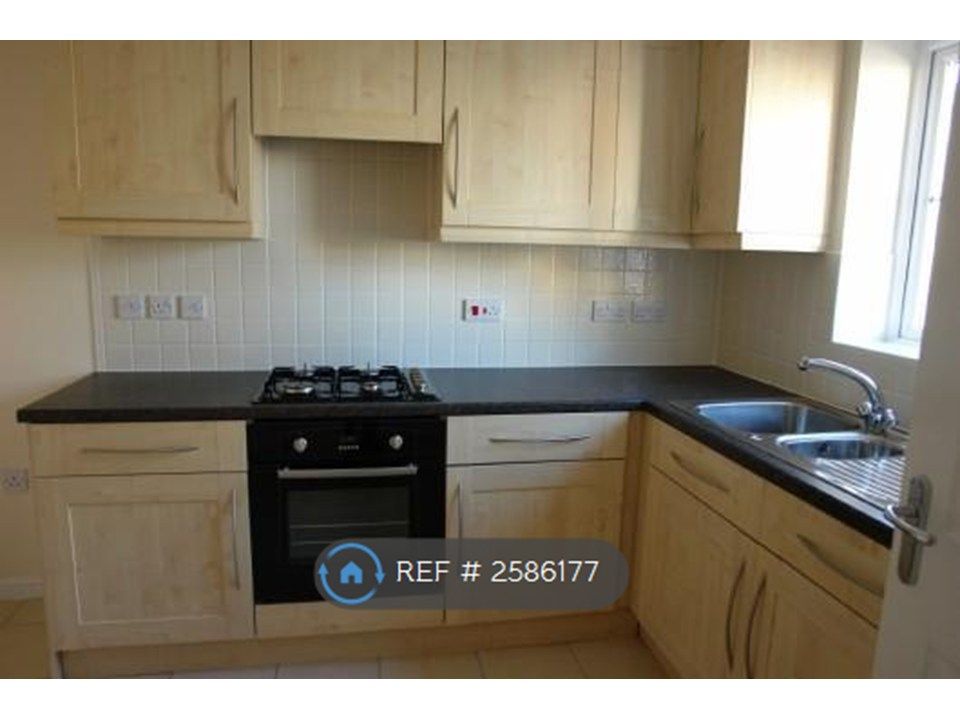 Property photo 2 of 10 Fully Fitted Units With Built In Oven/Hob/Hood