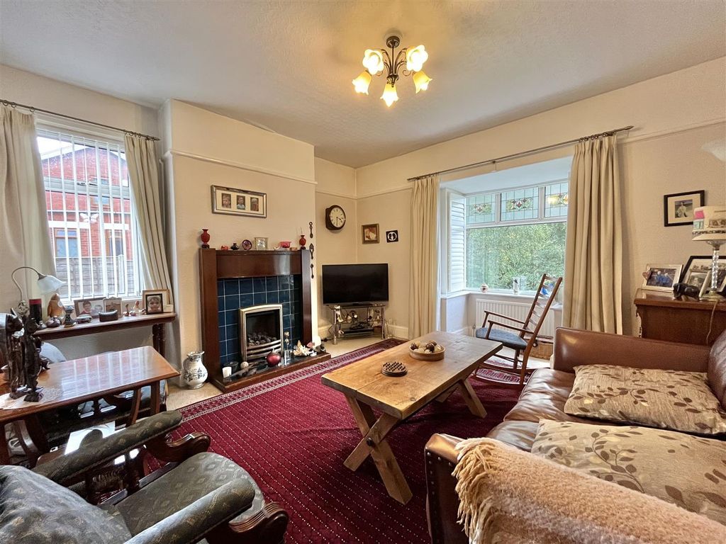 Property photo 3 of 20 Lounge