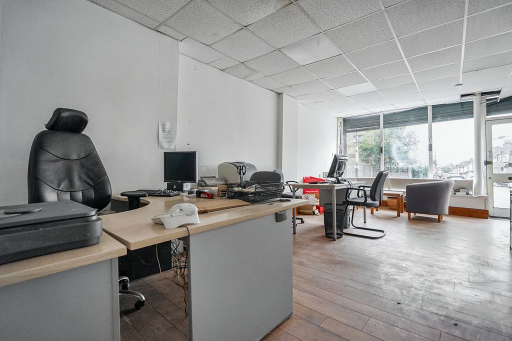 Property photo 3 of 24 20250919070324_Dsc01440_9Bv2A.Jpg