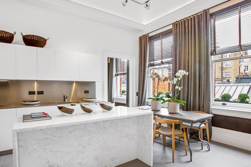 Property photo 3 of 21 Image