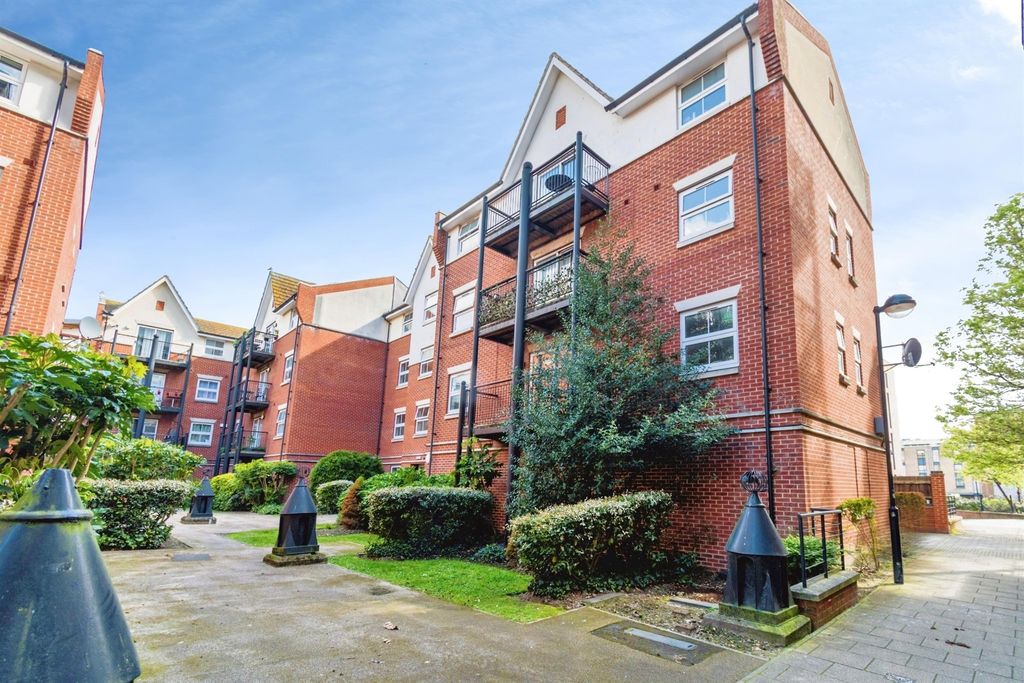 Property photo 1 of 12