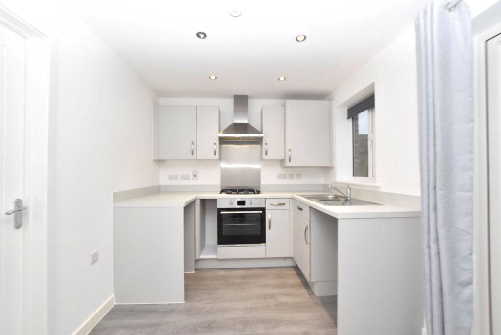 Property photo 2 of 11 Kitchen