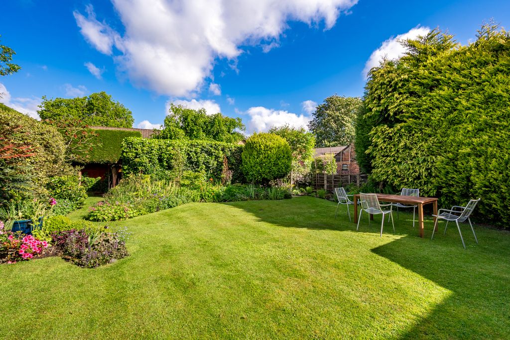 Property photo 2 of 23 Garden