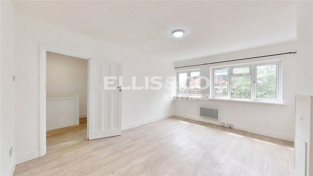 Property photo 2 of 16 Picture No. 17