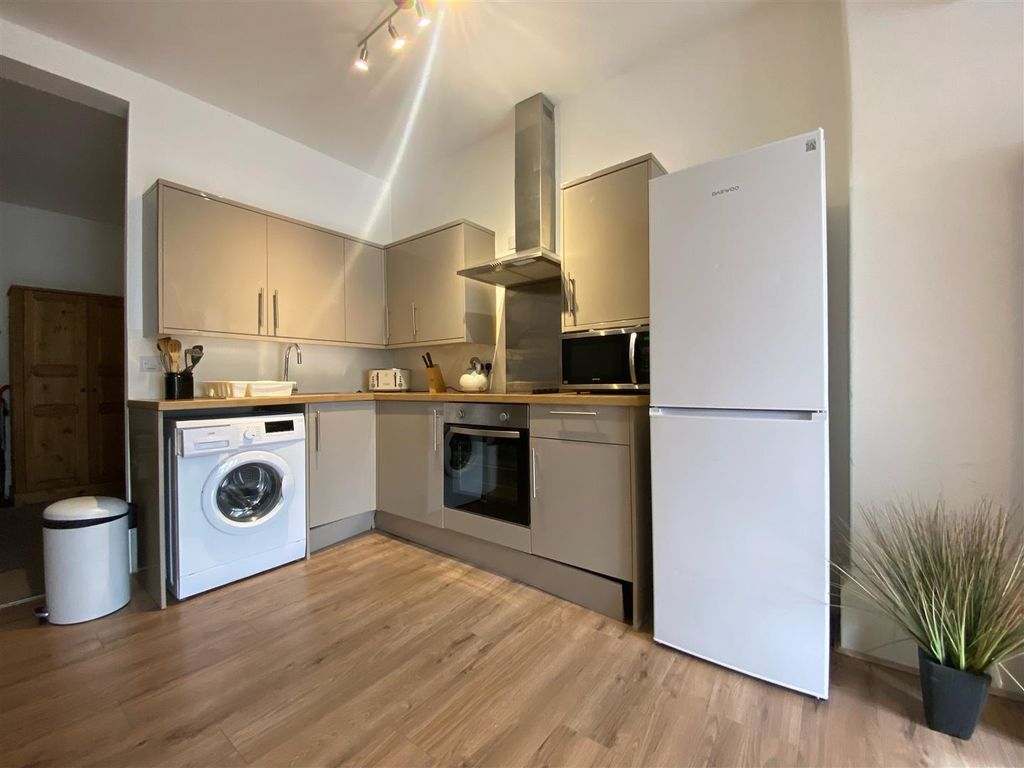 Property photo 2 of 7 Kitchen.Jpeg