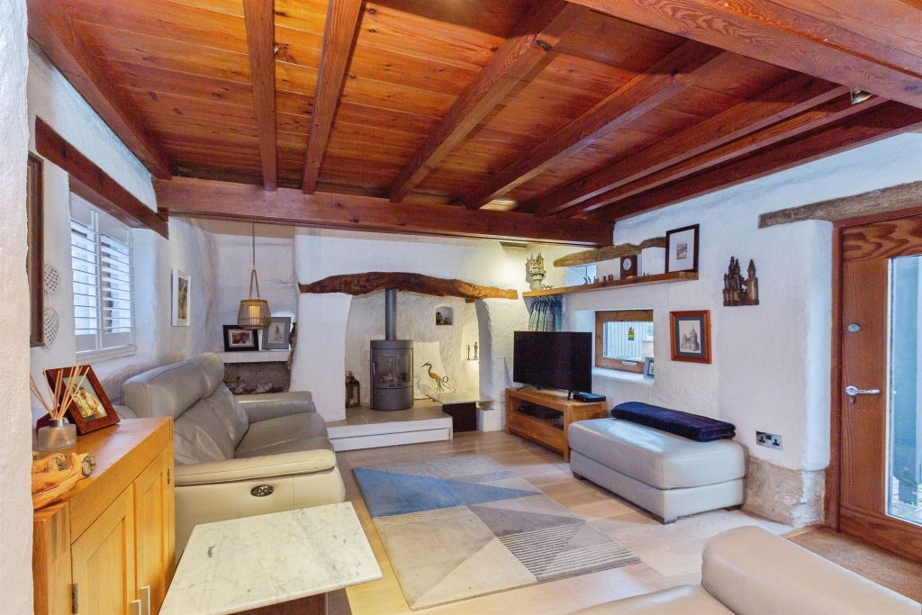 Property photo 2 of 22