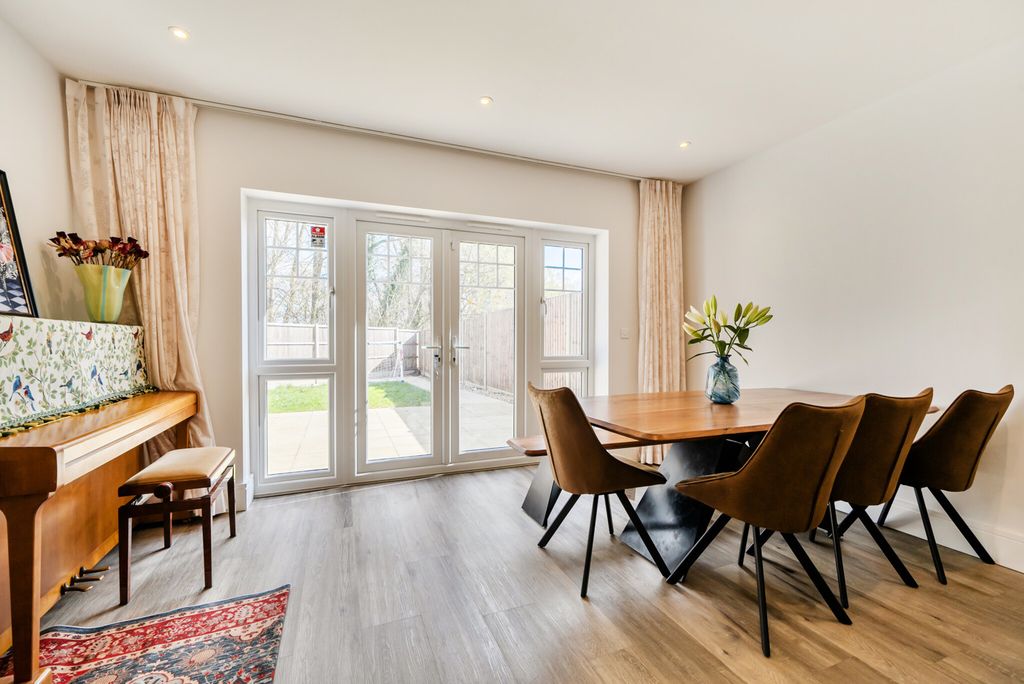 Property photo 3 of 15 1434821-19-69c50F...