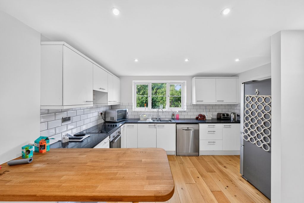 Property photo 3 of 20 Reception/Kitchen