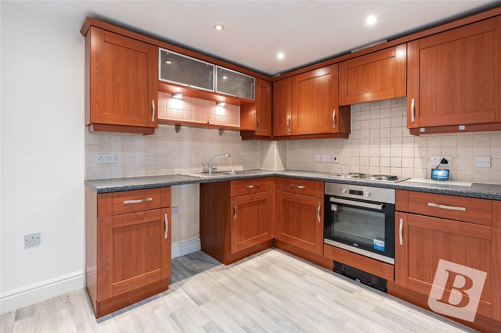 Property photo 3 of 11 Kitchen