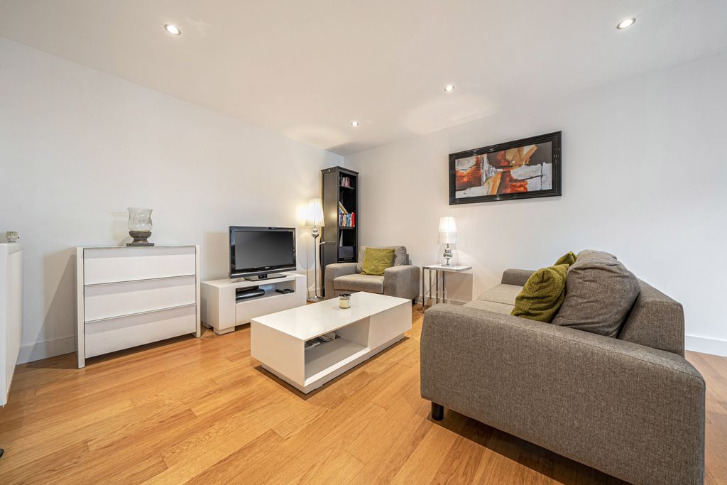 Property photo 1 of 17 1421102-6-69Aacca...