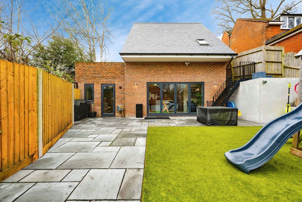 Property photo 2 of 32